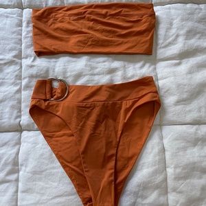 High-waisted strapless swimsuit